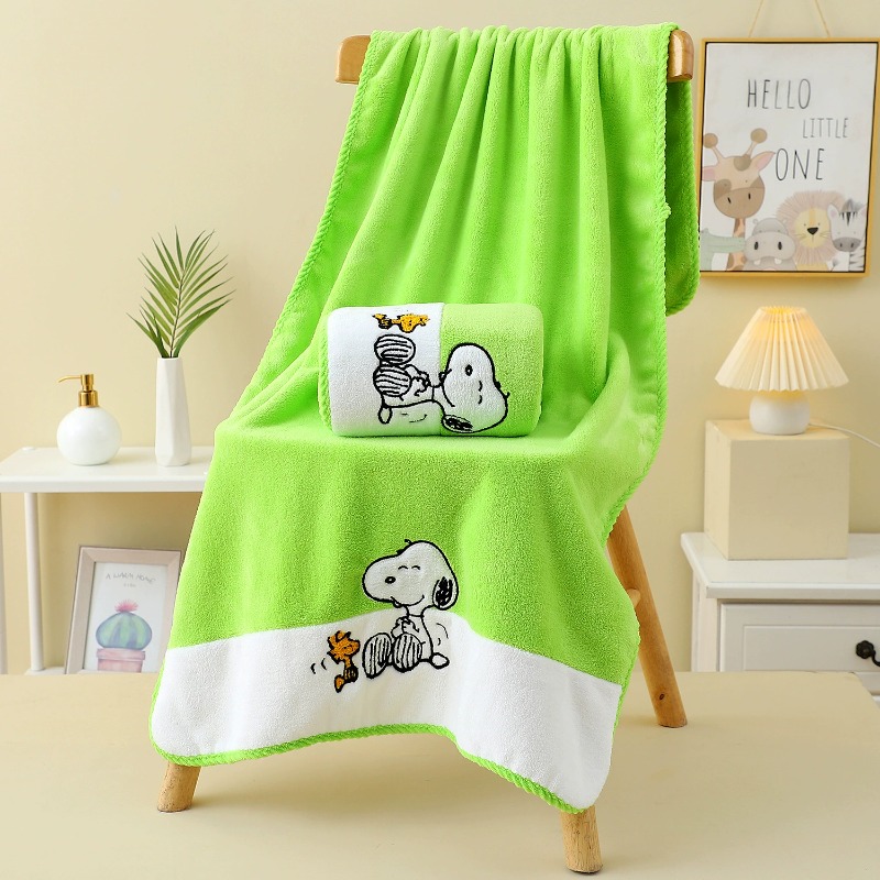 Travel Accessories As Gifts - Handuk Mandi Snoopy Berbahan Fleece Lembut,